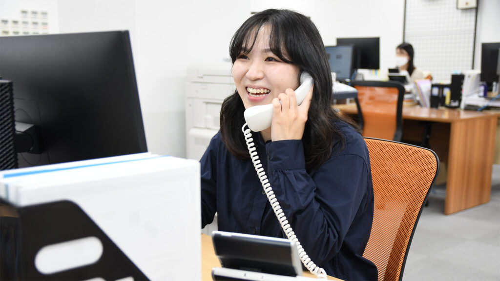 インタビューを受けたスタッフの写真