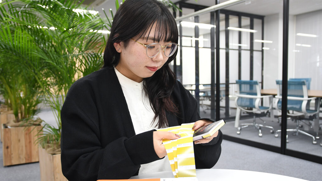 インタビューを受けたスタッフの写真